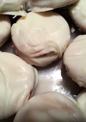 A picture of White chocolate covered Ritz peanut butter crackers.
