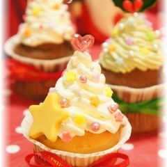 A picture of Christmas Tree Christmas Cakes.