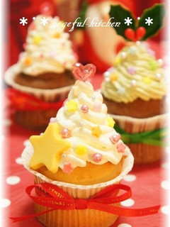 A picture of Christmas Tree Christmas Cakes.