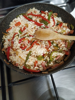 Una foto de Arroz con soja y verduritas