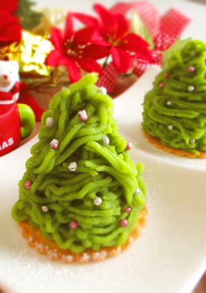 A picture of Matcha and Sweet Potato Mont Blanc Christmas Trees.