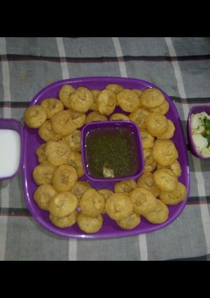 A picture of Pani puri and Dahi puri.