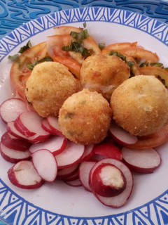 Una foto de Croquetas de papa, queso, panceta, albahaca y perejil🍽️