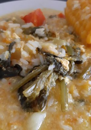 Una foto de Sopa de Apio y Huevos