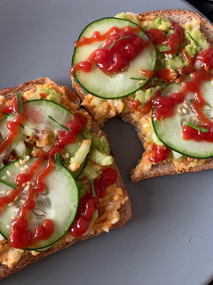 Una foto de 🥯 sweet potato egg toast !