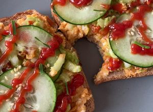 Una foto de 🥯 sweet potato egg toast !