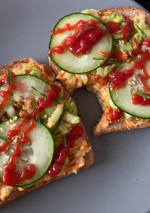 Una foto de 🥯 sweet potato egg toast !