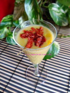 Una foto de Crema de guisantes con crujiente de jamón
