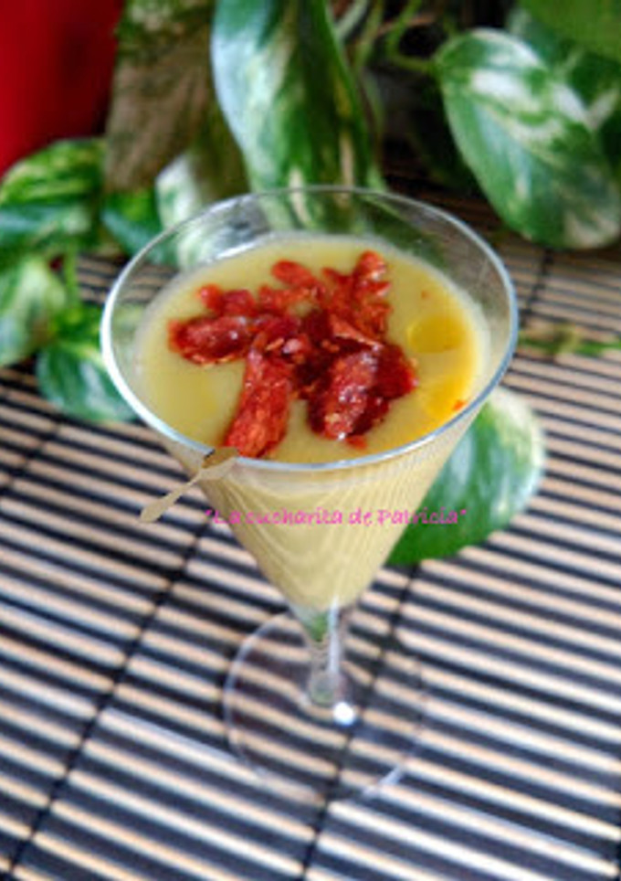 Una foto de Crema de guisantes con crujiente de jamón