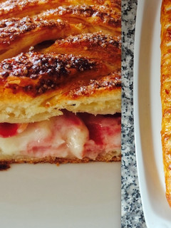 Una foto de Trenza de lacón y queso
