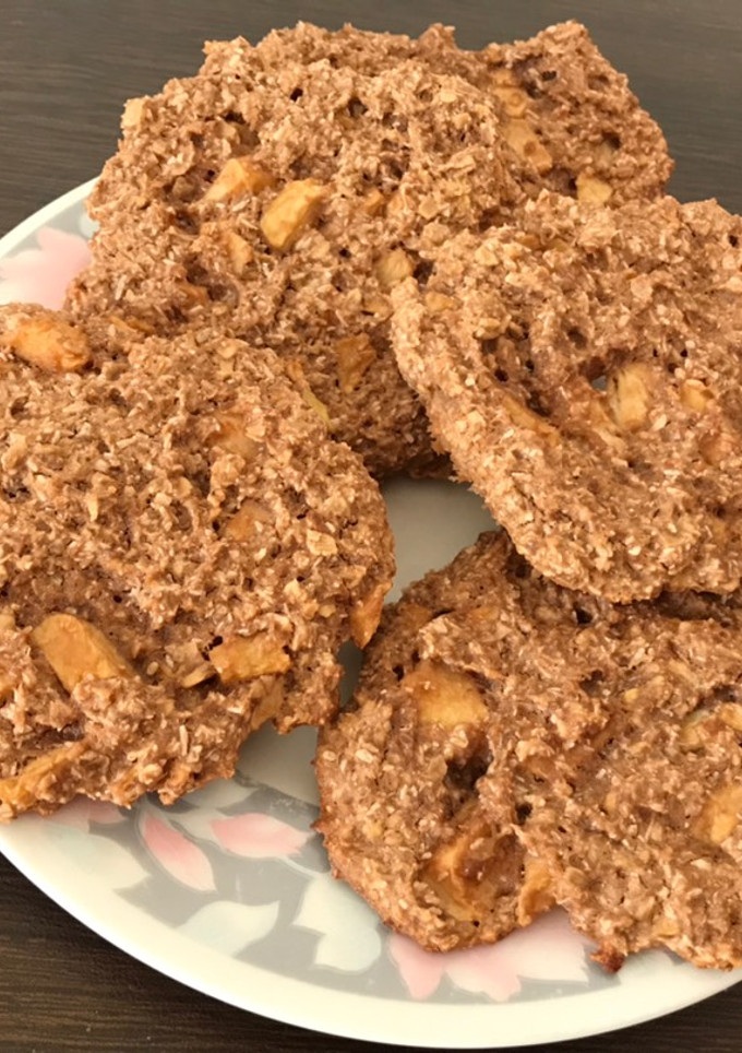 Una foto de Galletas de avena y manzana sin harina - sin azúcar - sin aceite