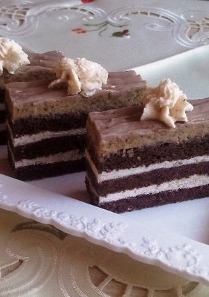 Kakaós-diós szelet diós-rumos krémmel recept fotója