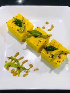 खमण ढोकला (khaman dhokla recipe in Hindi) रेसिपी मुख्य फोटो
