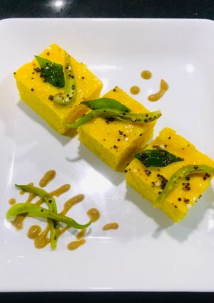 खमण ढोकला (khaman dhokla recipe in Hindi) रेसिपी मुख्य फोटो