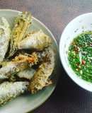 Cá linh chiên giòn chấm mắm ngò
