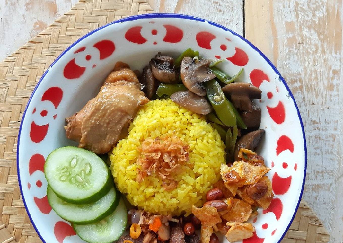 Resep Nasi Kuning Bumbu Racik Ayam, Enak Banget