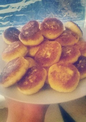 A picture of Cheese pancakes (Sirniki).