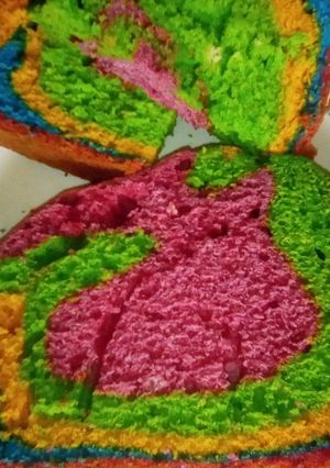 A picture of Rainbow pound cake.
