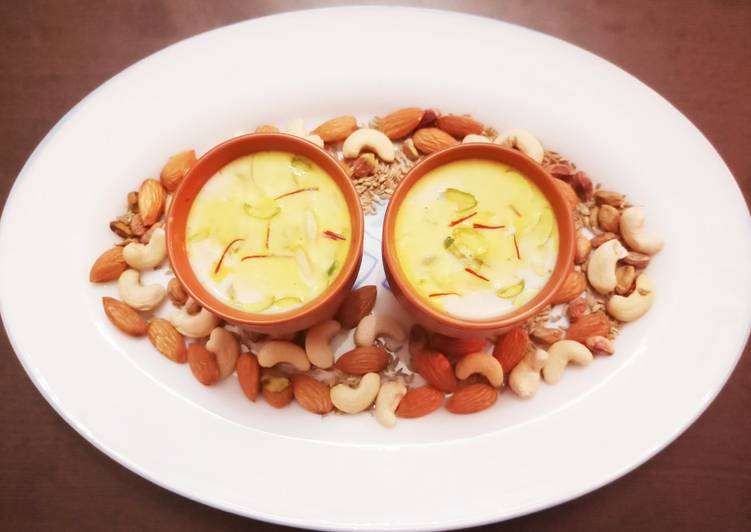 Step-by-Step Guide to Make Quick Shahi Kesariya Thandai