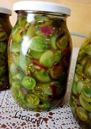 O poză a rețetei Salată de gogonele murate.