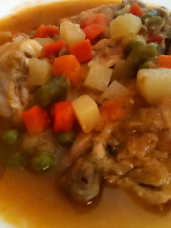 Una foto de Pollo en salsa con verduras