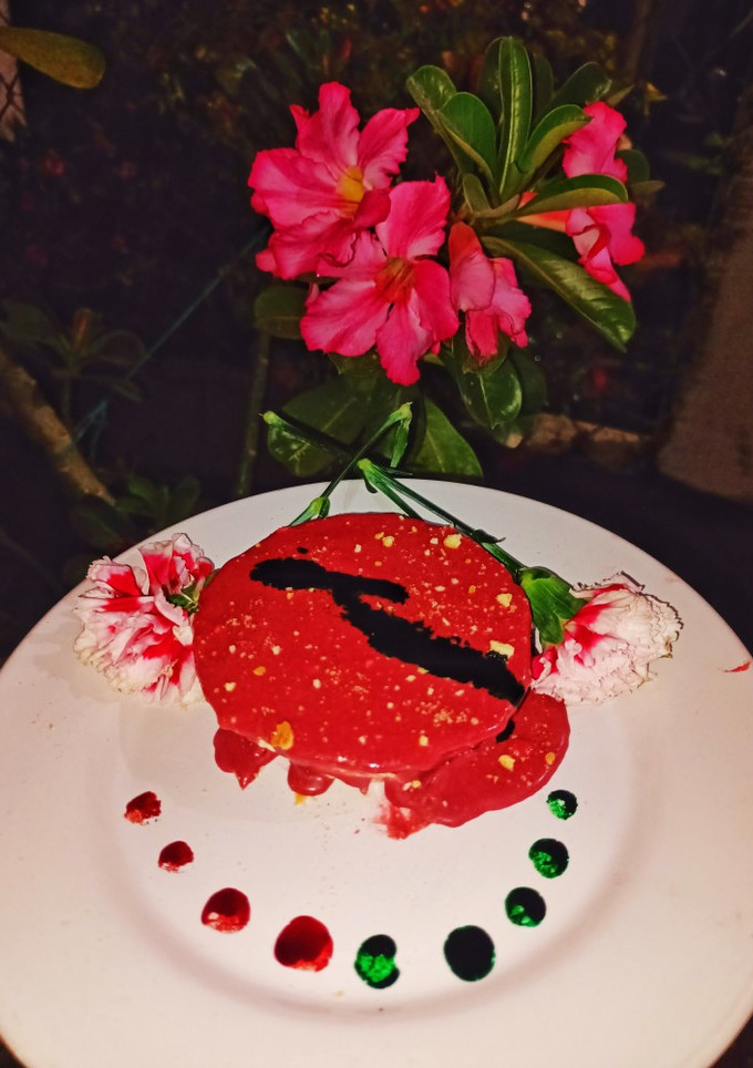 Una foto de Mousse de piloncillo, glaseado espejo