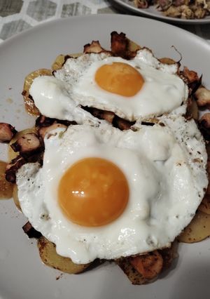 Una foto de Pulpo a la gallega con huevos rápida