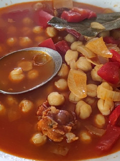Una foto de Garbanzos a la Riojana