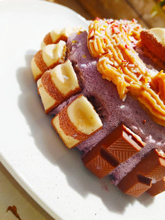 Una foto de Tarta de chocolate, Kinder y crema de avellanas