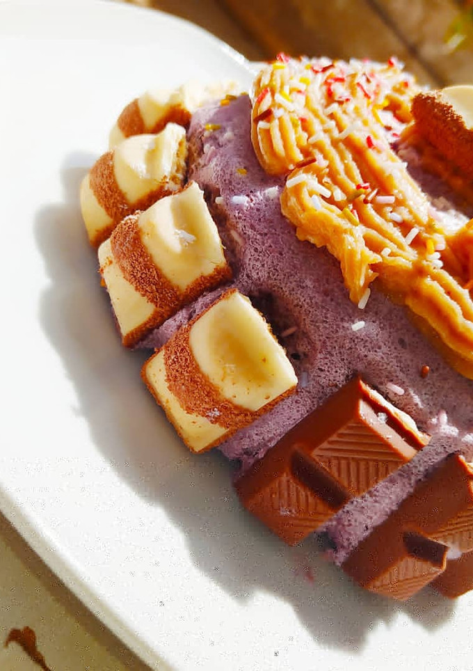 Una foto de Tarta de chocolate, Kinder y crema de avellanas