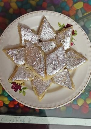 काजू कतली (kaju katli recipe in Hindi) रेसिपी मुख्य फोटो