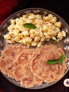 व्रत के आलू (vrat ke aloo recipe in Hindi) रेसिपी मुख्य फोटो