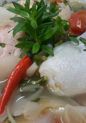 Hình của món Canh măng chua nấu đầu cá hồi.