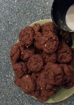 A picture of Vegan Peanut Butter & Chocolate Chocolate Chip Cookies ^_^.