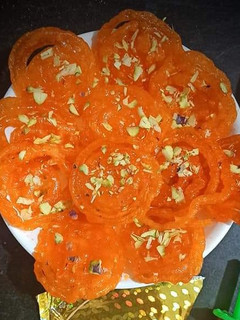 ઇન્સ્ટન્ટ જલેબી (Instant Jalebi Recipe In Gujarati) રેસીપી મુખ્ય ફોટો