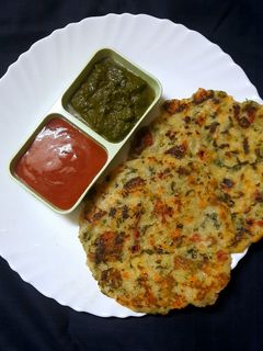 બ્રેડ ઉત્તપમ(Bread uttapam recipe in Gujarati) રેસીપી મુખ્ય ફોટો
