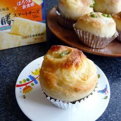 A picture of Edamame and Cheese Rolled Bread.