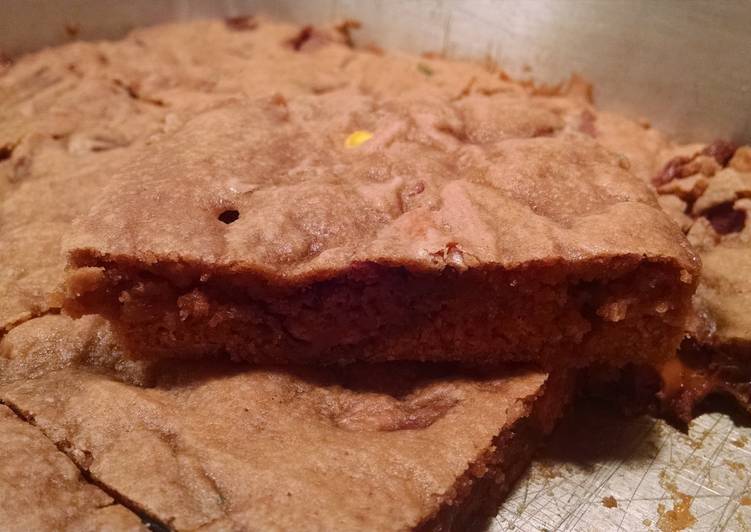 Recipe of Perfect Leftover Candy Cookie Bars