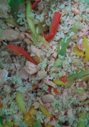 Una foto de Arroz Jasmin con salmón y mango