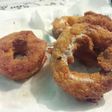 Aros de cebolla con muzzarella