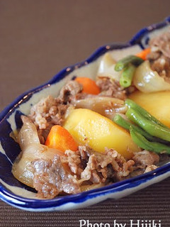 A picture of Nikujaga Meat and Potato Stew.