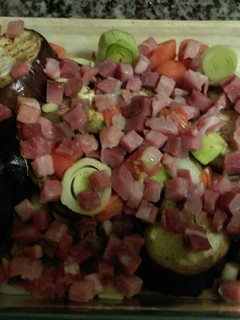Una foto de Berenjenas al horno con puerro y jamón
