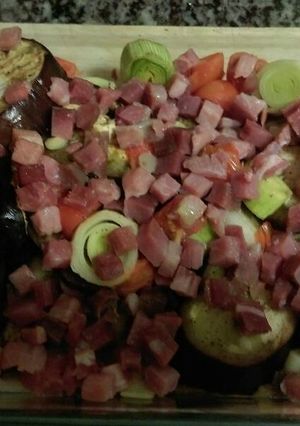 Foto principal de Berenjenas al horno con puerro y jamón