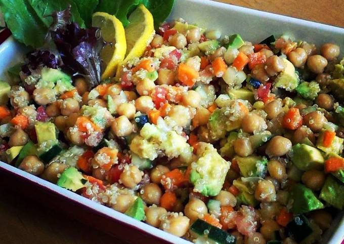 How to Make Any-night-of-the-week Healthy Summer Quinoa Chickpea Salad!