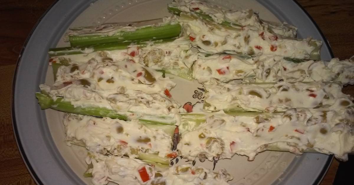 Cream cheese stuffed celery Recipe by Bamamom9703 Cookpad