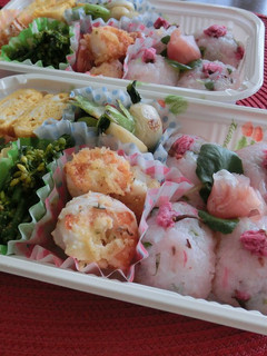 A picture of Sakura Rice Balls - Great for Cherry Blossom Viewing.