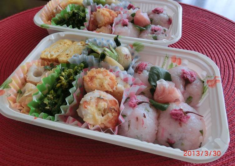 Sakura Rice Balls - Great for Cherry Blossom Viewing Sakura Rice Balls - Great for Cherry Blossom Viewing