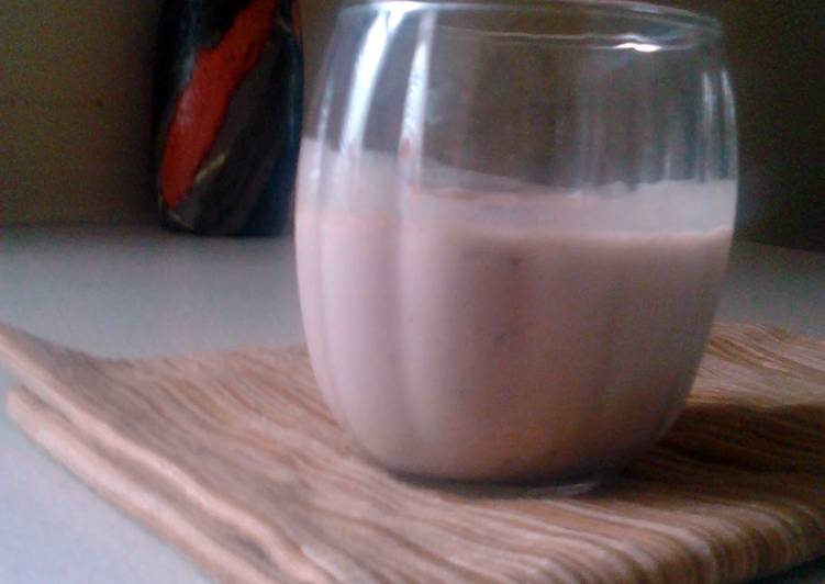 Steps to Make Any-night-of-the-week Banana cocoa smoothie