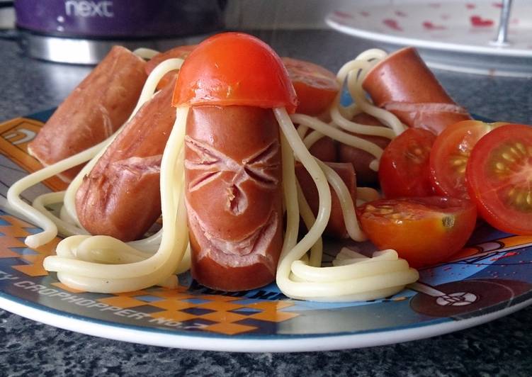 Recipe of Super Quick Homemade Children&#39;s Hotdog men with tomato hats