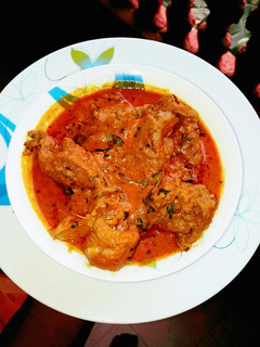 A picture of Banga soup with fresh cat fish and beef.